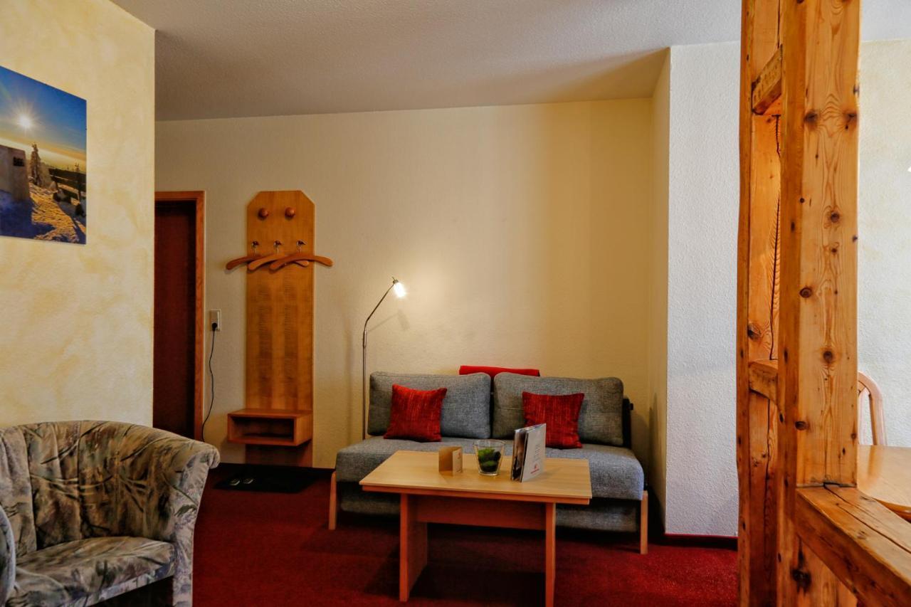 Konsum Gaestehaus Quisisana - Oberhof Oberhof  Eksteriør bilde