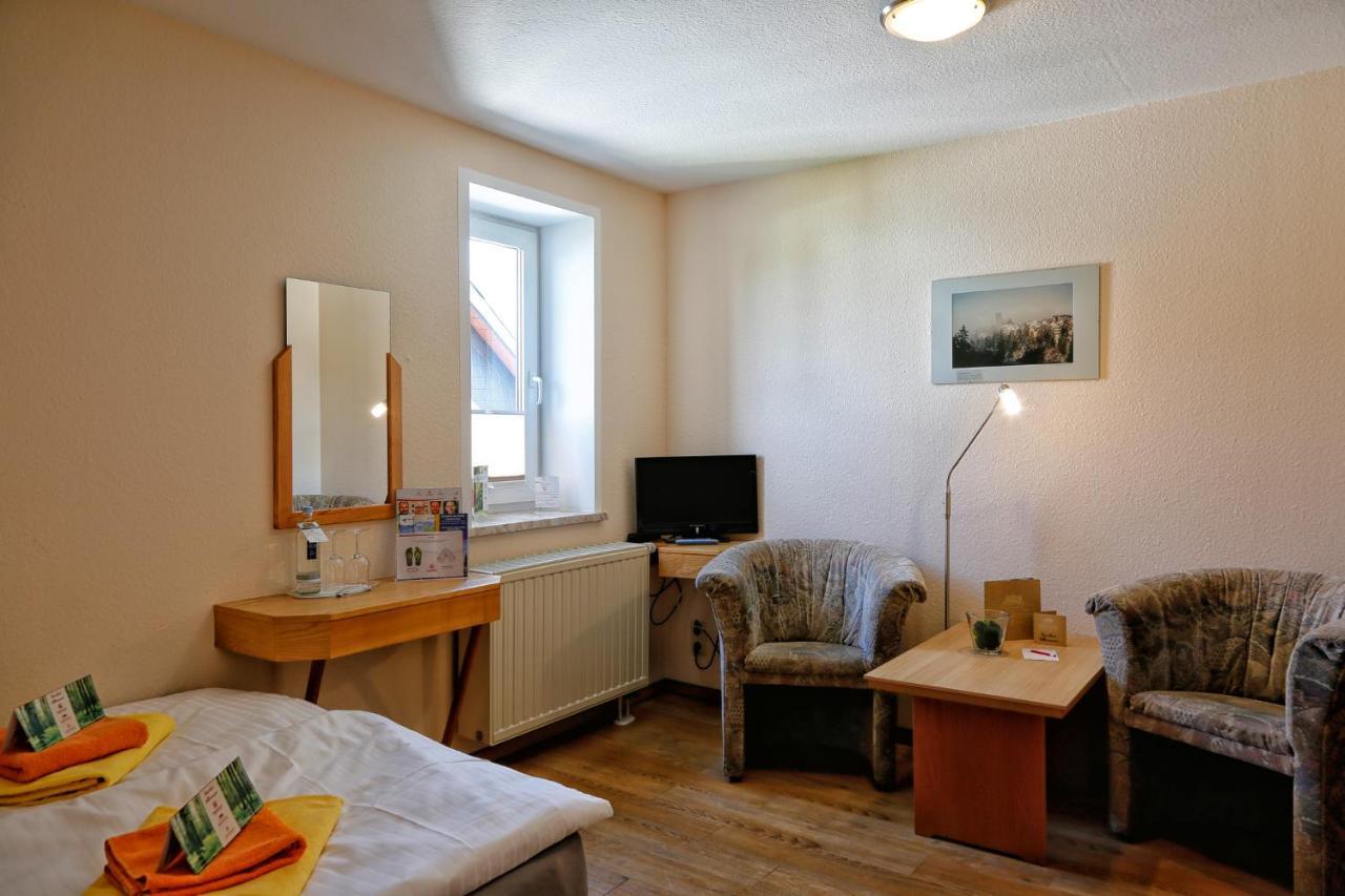 Konsum Gaestehaus Quisisana - Oberhof Oberhof  Eksteriør bilde
