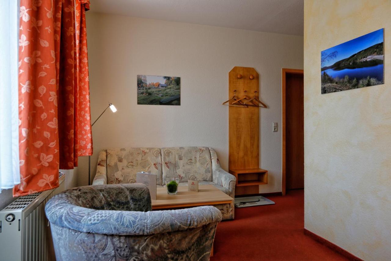 Konsum Gaestehaus Quisisana - Oberhof Oberhof  Eksteriør bilde