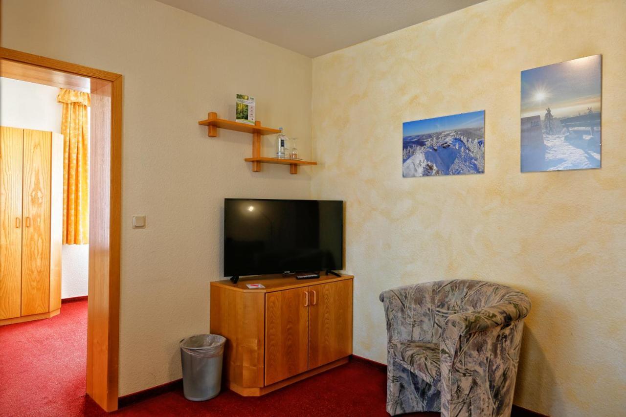 Konsum Gaestehaus Quisisana - Oberhof Oberhof  Eksteriør bilde